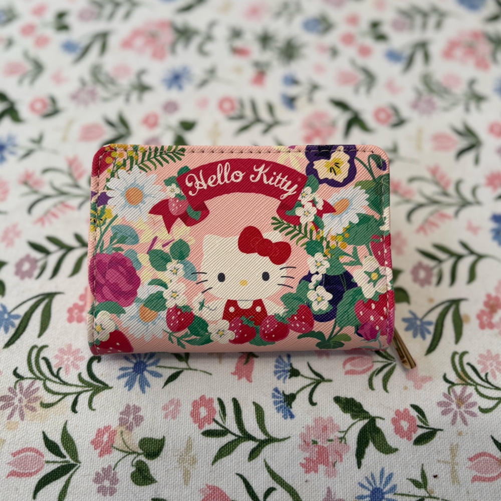 Box Lunch Hello Kitty Floral Wallet